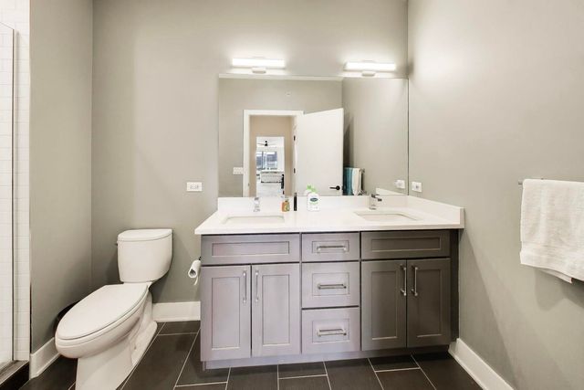 3001 N Southport Avenue 403, Chicago, IL 60657