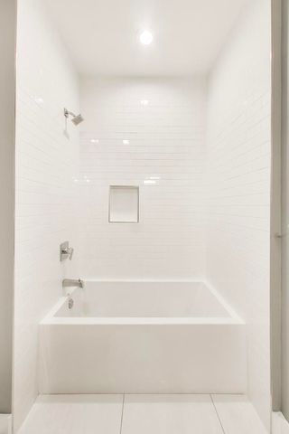 3001 N Southport Avenue 403, Chicago, IL 60657