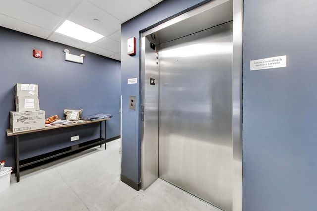 3001 N Southport Avenue 403, Chicago, IL 60657