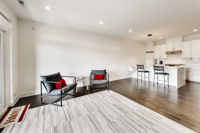 3001 N Southport Avenue 403, Chicago, IL 60657