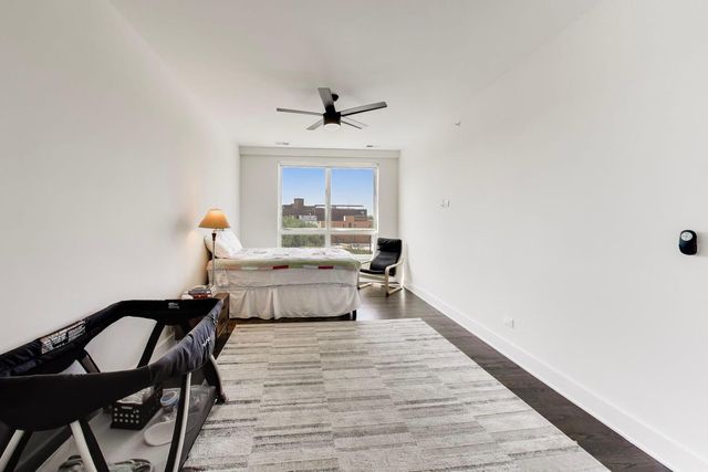 3001 N Southport Avenue 403, Chicago, IL 60657
