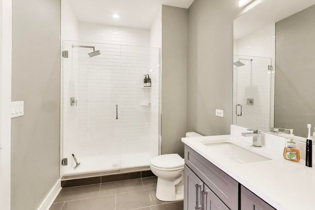 3001 N Southport Avenue 403, Chicago, IL 60657