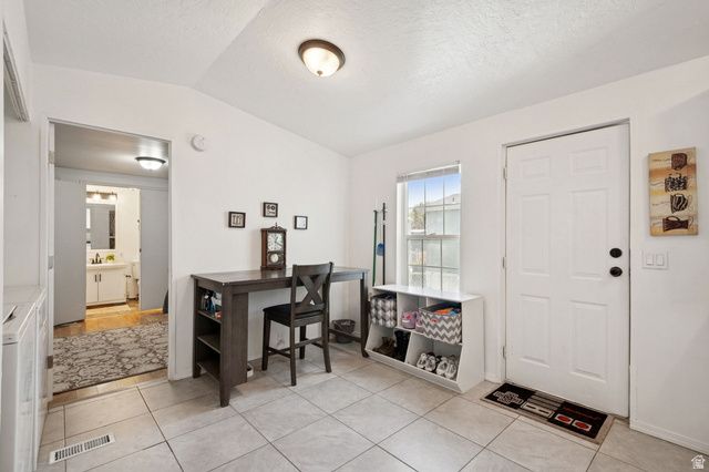 820 W BIG MOUNTAIN MTN, Taylorsville, UT 84123