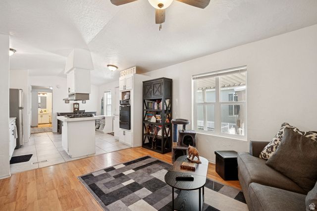 820 W BIG MOUNTAIN MTN, Taylorsville, UT 84123