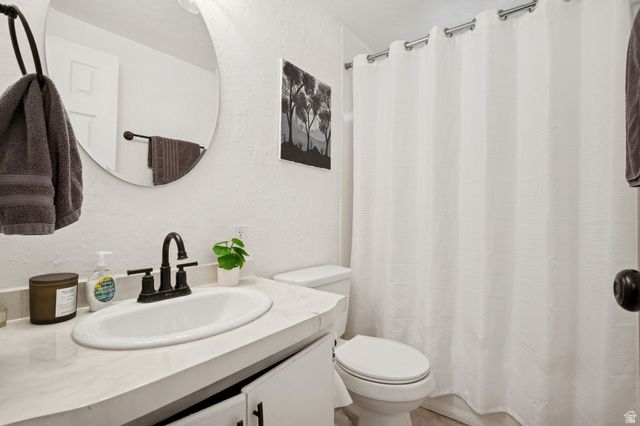 820 W BIG MOUNTAIN MTN, Taylorsville, UT 84123