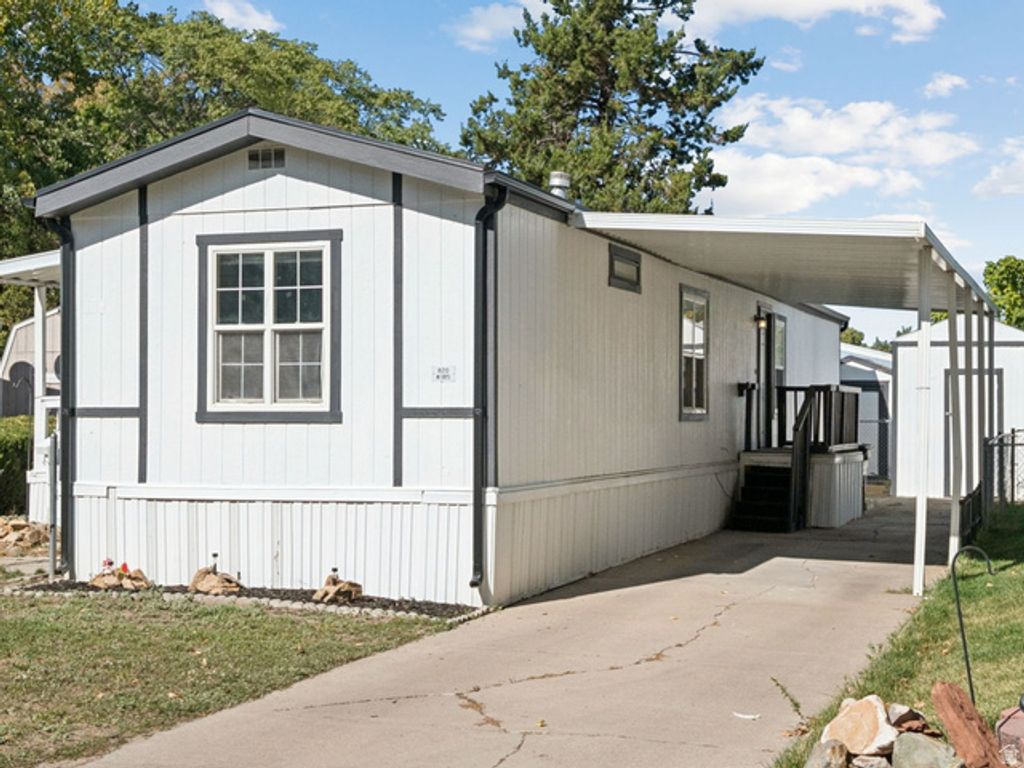 820 W BIG MOUNTAIN MTN, Taylorsville, UT 84123