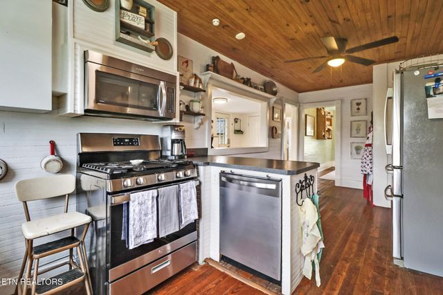 9988 Upper East Valley Rd, Pikeville, TN 37367