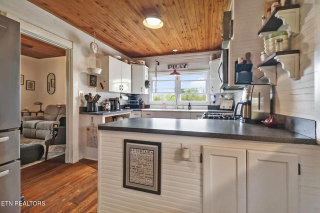 9988 Upper East Valley Rd, Pikeville, TN 37367