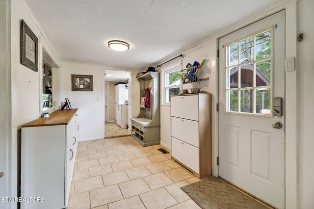 9988 Upper East Valley Rd, Pikeville, TN 37367