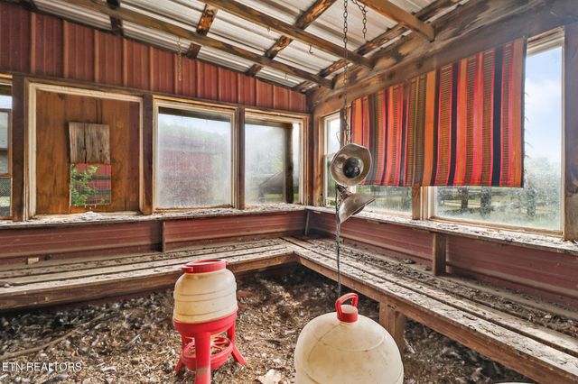 9988 Upper East Valley Rd, Pikeville, TN 37367