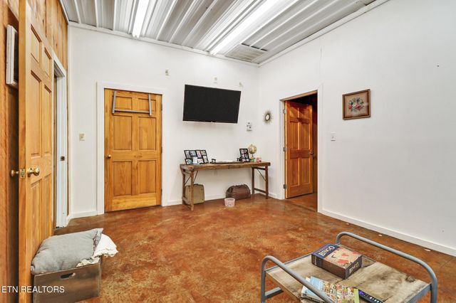 9988 Upper East Valley Rd, Pikeville, TN 37367