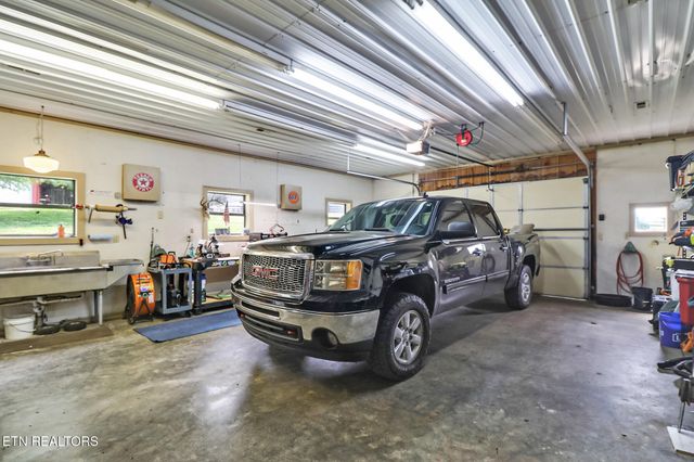 9988 Upper East Valley Rd, Pikeville, TN 37367