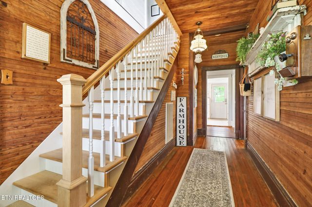 9988 Upper East Valley Rd, Pikeville, TN 37367