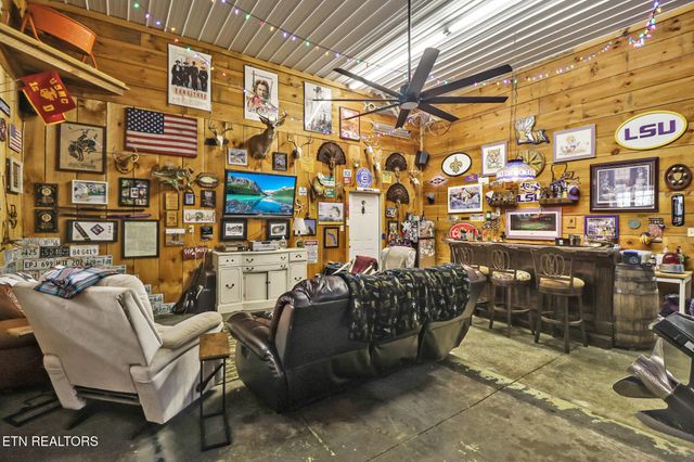 9988 Upper East Valley Rd, Pikeville, TN 37367
