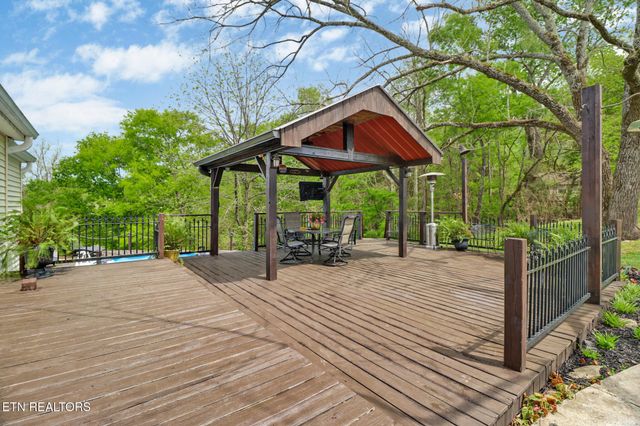 9988 Upper East Valley Rd, Pikeville, TN 37367