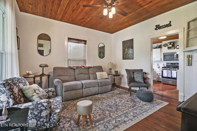 9988 Upper East Valley Rd, Pikeville, TN 37367