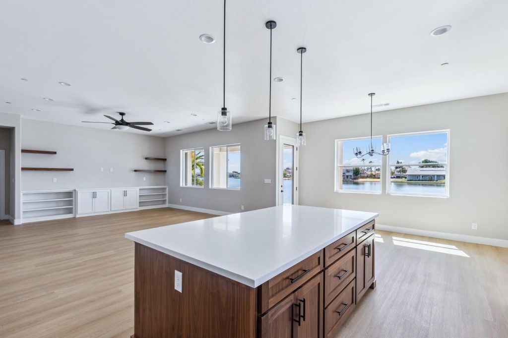 8385 Lake Shore Drive, Chowchilla, CA 93610