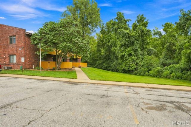1190 Calley Drive A, St Louis, MO 63125