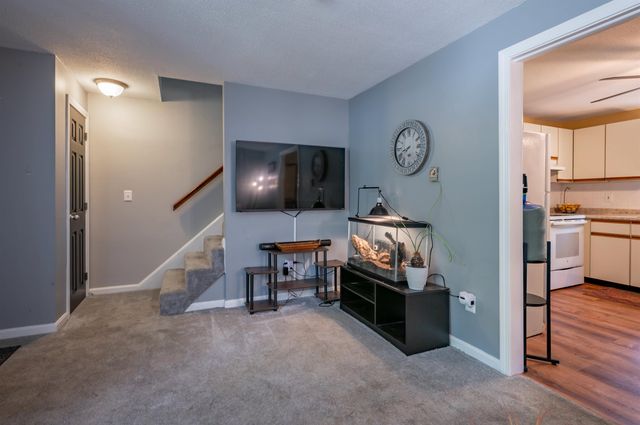 7 Midridge Circle, Londonderry, NH 03053