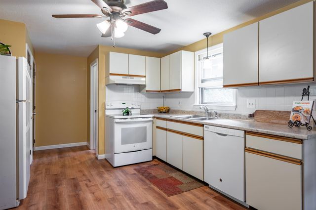 7 Midridge Circle, Londonderry, NH 03053