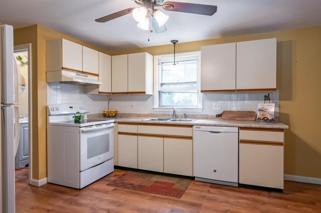 7 Midridge Circle, Londonderry, NH 03053