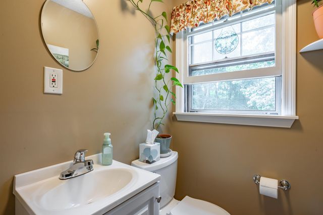 7 Midridge Circle, Londonderry, NH 03053