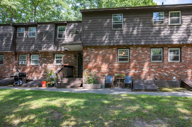 7 Midridge Circle, Londonderry, NH 03053