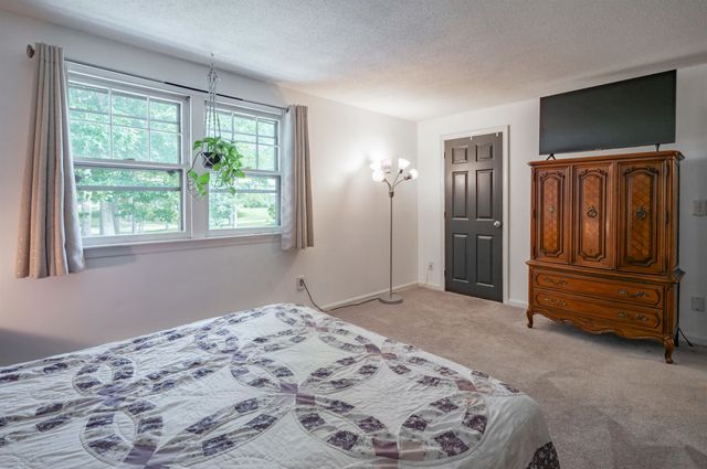 7 Midridge Circle, Londonderry, NH 03053