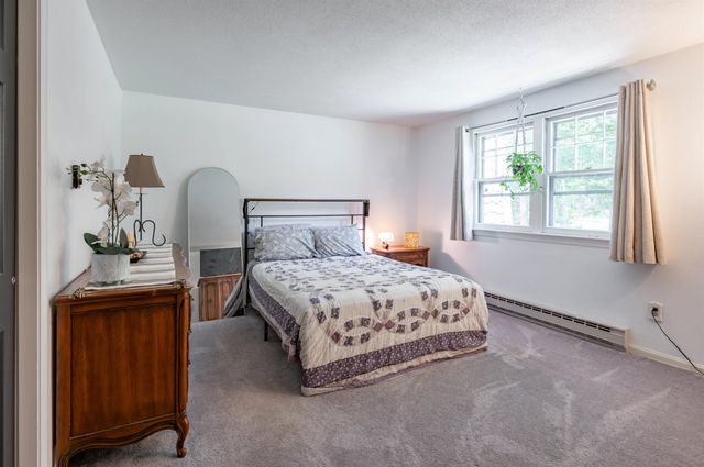 7 Midridge Circle, Londonderry, NH 03053