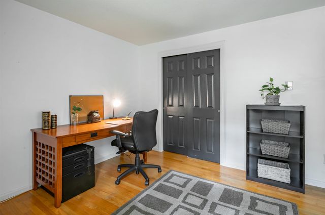 7 Midridge Circle, Londonderry, NH 03053