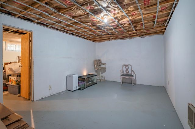 7 Midridge Circle, Londonderry, NH 03053