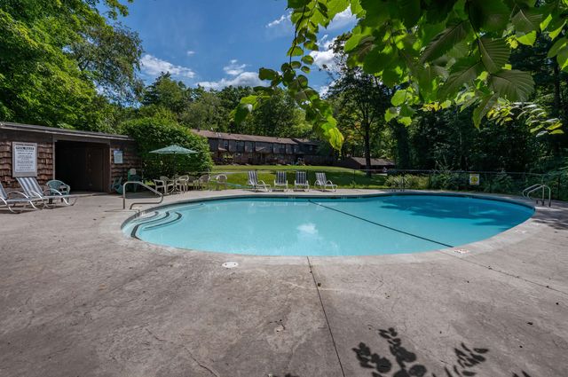 7 Midridge Circle, Londonderry, NH 03053
