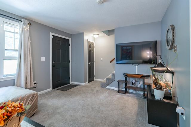 7 Midridge Circle, Londonderry, NH 03053