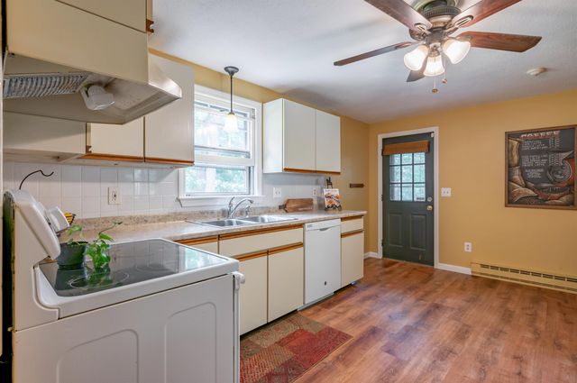 7 Midridge Circle, Londonderry, NH 03053
