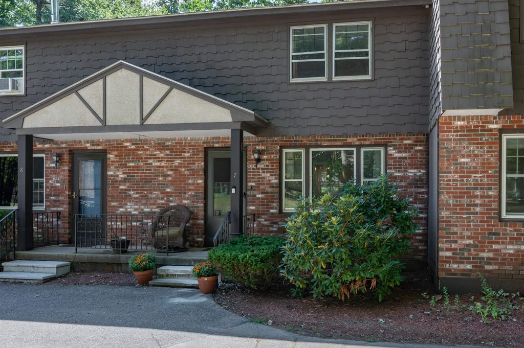 7 Midridge Circle, Londonderry, NH 03053