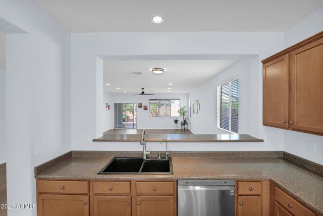 32986 N PEBBLE CREEK Drive, San Tan Valley, AZ 85143