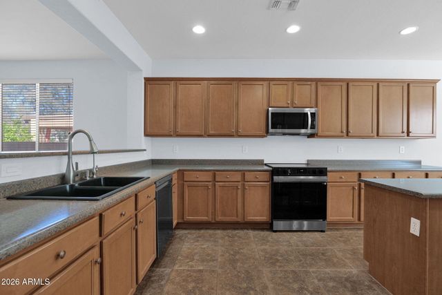 32986 N PEBBLE CREEK Drive, San Tan Valley, AZ 85143