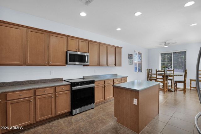 32986 N PEBBLE CREEK Drive, San Tan Valley, AZ 85143