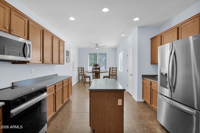 32986 N PEBBLE CREEK Drive, San Tan Valley, AZ 85143