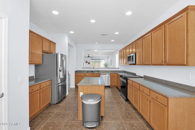 32986 N PEBBLE CREEK Drive, San Tan Valley, AZ 85143