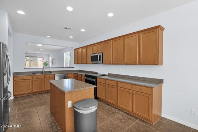 32986 N PEBBLE CREEK Drive, San Tan Valley, AZ 85143