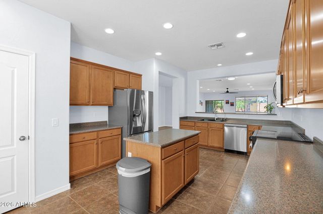 32986 N PEBBLE CREEK Drive, San Tan Valley, AZ 85143