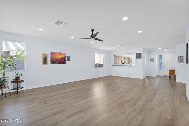 32986 N PEBBLE CREEK Drive, San Tan Valley, AZ 85143