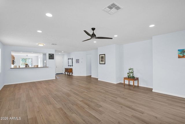 32986 N PEBBLE CREEK Drive, San Tan Valley, AZ 85143