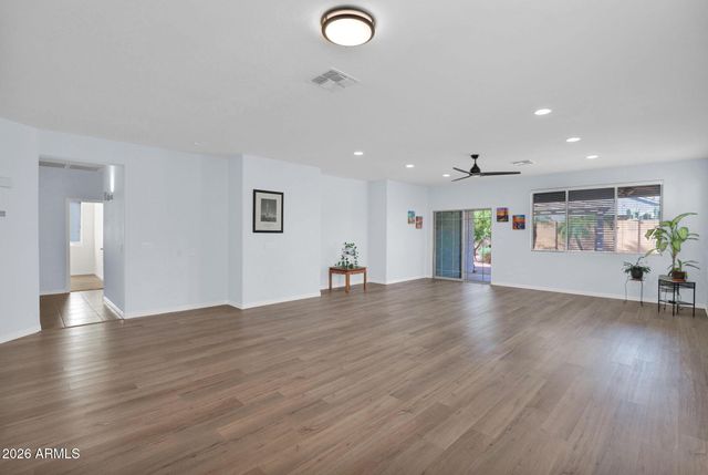 32986 N PEBBLE CREEK Drive, San Tan Valley, AZ 85143