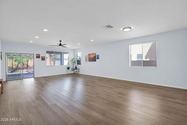 32986 N PEBBLE CREEK Drive, San Tan Valley, AZ 85143