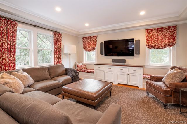 18 Vine Street, Bronxville, NY 10708