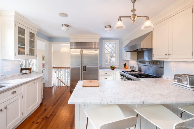 18 Vine Street, Bronxville, NY 10708