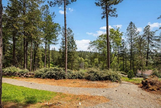 16731 Alioto Dr, Grass Valley, CA 95949