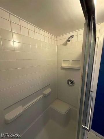 5000 Royal Avenue, Las Vegas, NV 89103